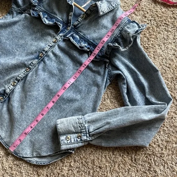 Free People “Samantha Ruffle Buttondown” Denim Shirt
Size XS oversized - Picture 12 of 15
